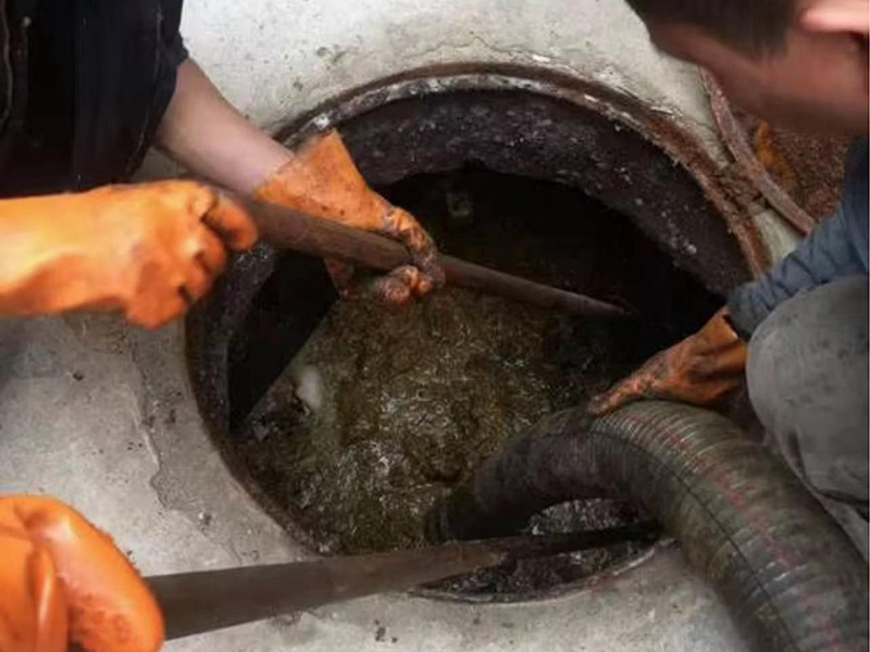 农安清理化粪池时如何避免沼气的危害?